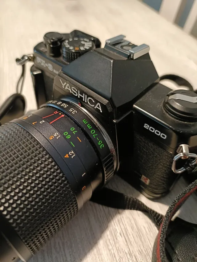 Cámara Yashica FX-3 Super 2000 y objetivos
