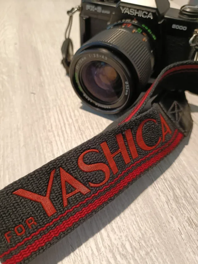 Cámara Yashica FX-3 Super 2000 y objetivos