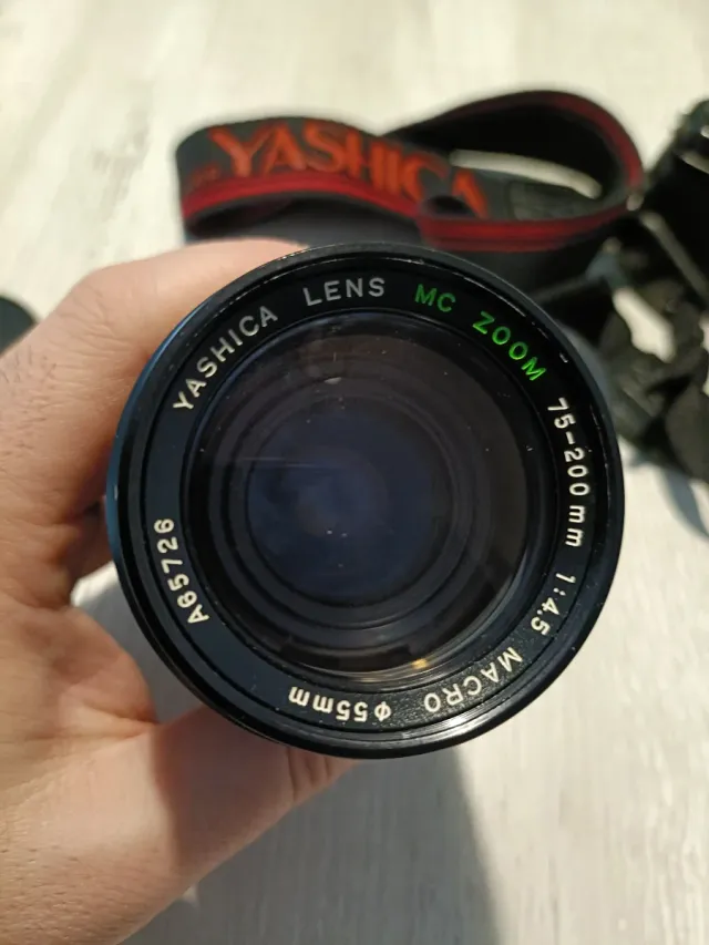 Cámara Yashica FX-3 Super 2000 y objetivos