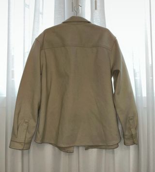 Set de 2: Jersey-Mango y Sobrecamisa Beige H&M