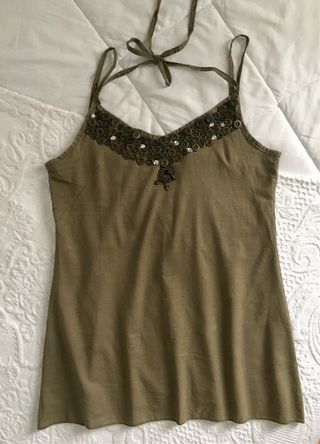 Top tirantes con adornos