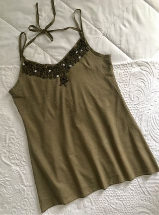 Top tirantes con adornos