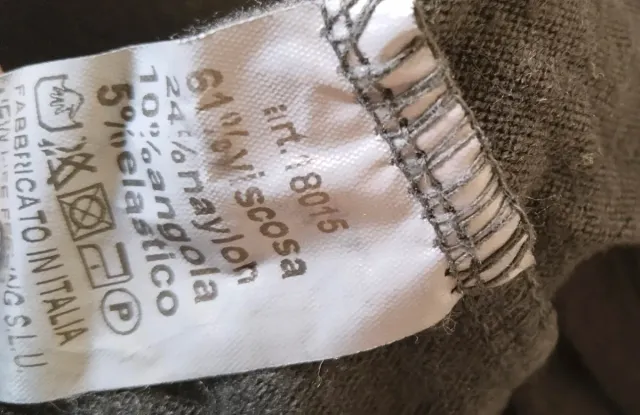 Jersey negro con hombros de lentejuelas