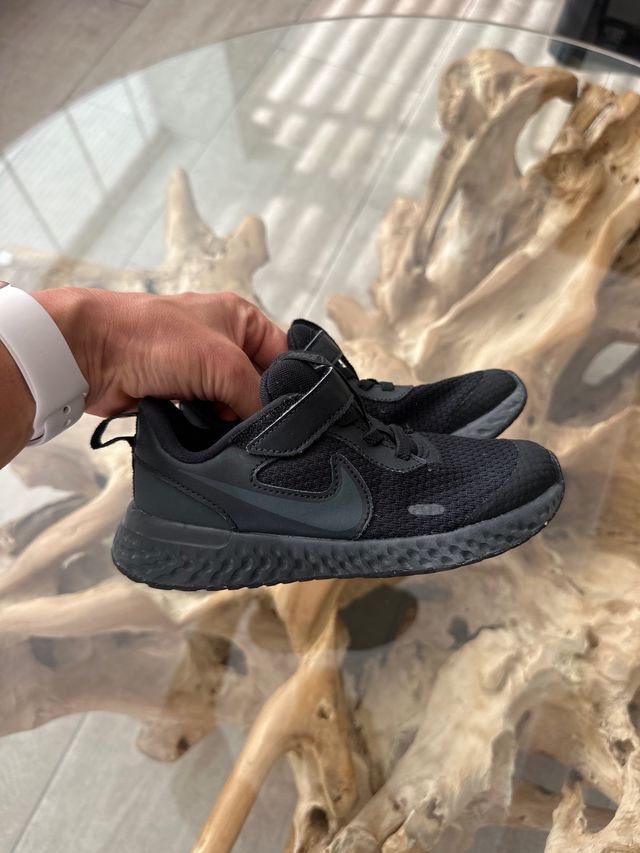 Zapatillas Nike niño talla 28 negras