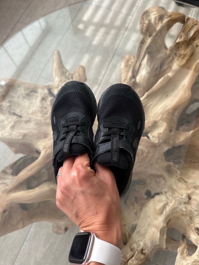 Zapatillas Nike niño talla 28 negras