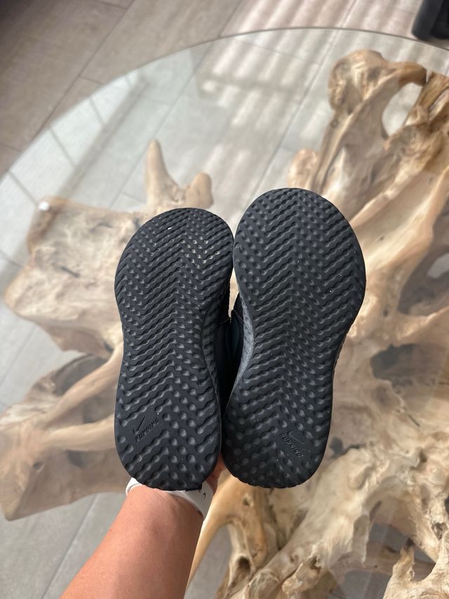 Zapatillas Nike niño talla 28 negras