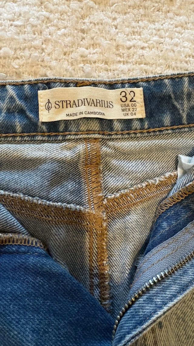 Falda vaquera midi con abertura