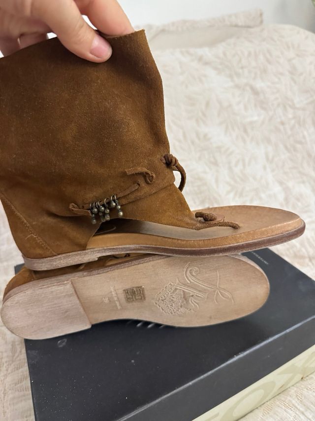 Botines de cuero con flecos