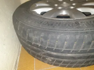 2 Neumáticos con llantas 195/65 R15 y2 llantas sin