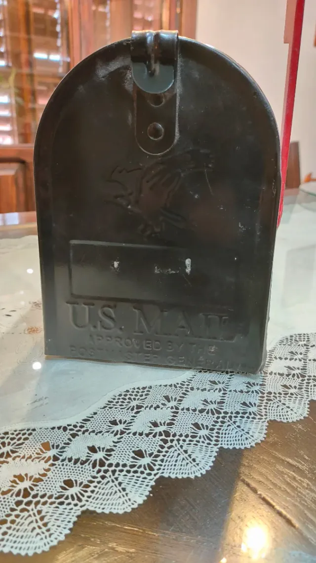 Buzón U.S. MAIL pintado a mano