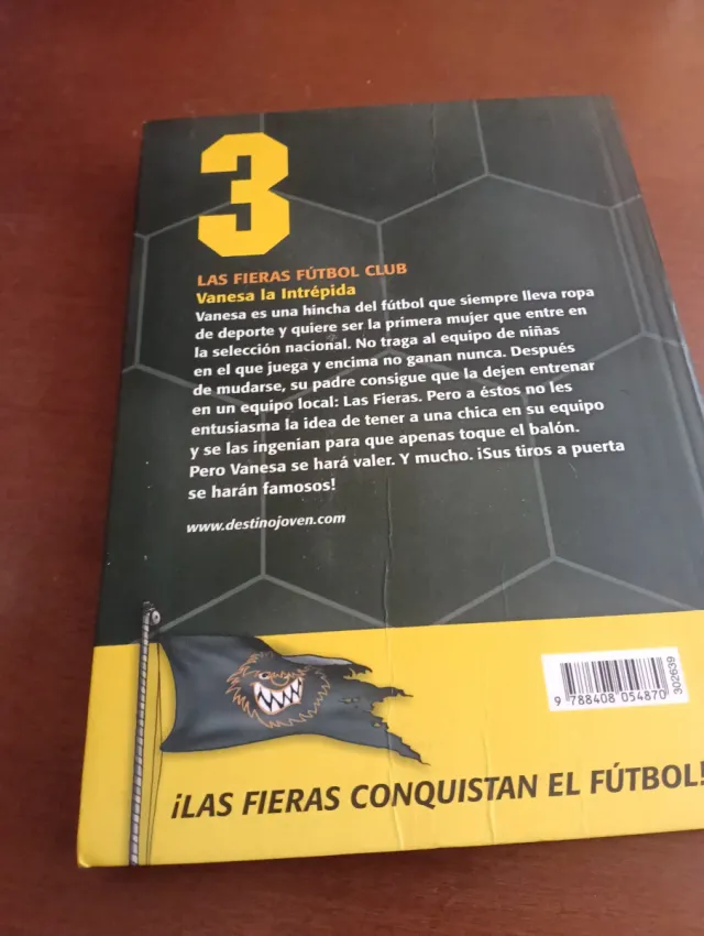 Vanesa, la intrépida: Las Fieras del Fútbol Club 3