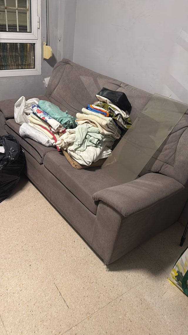 Mueble de salón mesitas somier y sofa