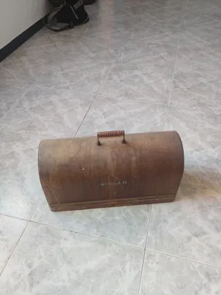 Mesa y tapa máquina de coser Singer