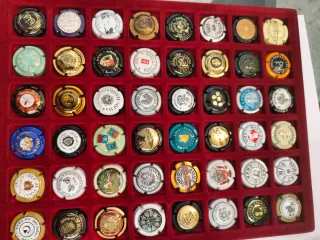 42 Chapas de Cava Variadas