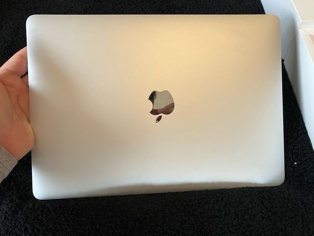 MacBook Pro 2020 i5 16GB RAM 500GB SSD