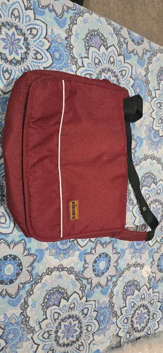 Pañalera color vino