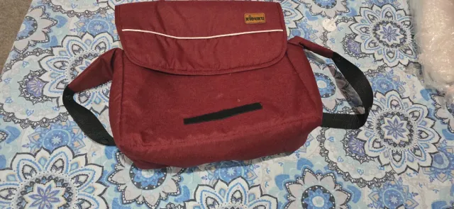 Pañalera color vino