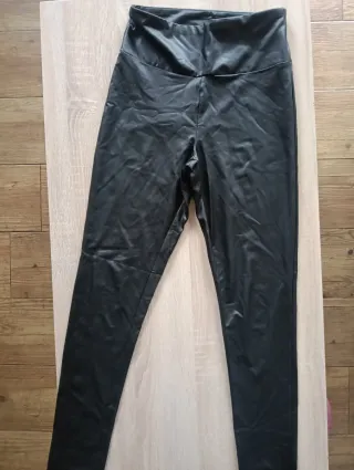 Leggings efecto piel negros