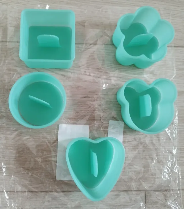 Vendo moldes de plastico para repostería.