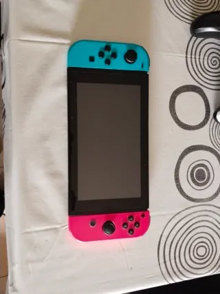 Nintendo Switch con 2 mandos y más cosas
