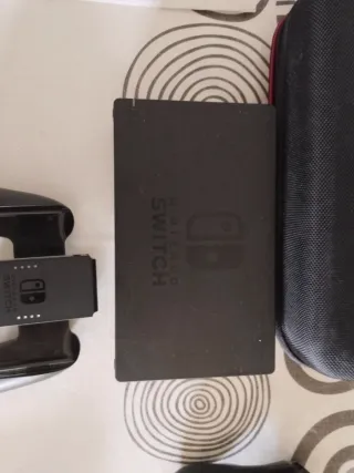 Nintendo Switch con 2 mandos y más cosas
