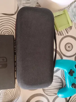 Nintendo Switch con 2 mandos y más cosas