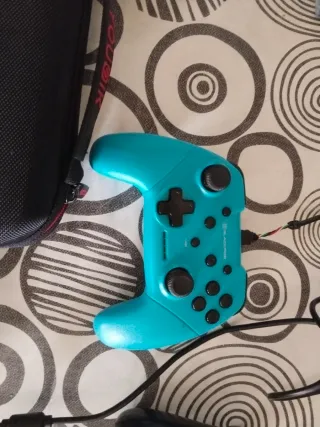 Nintendo Switch con 2 mandos y más cosas