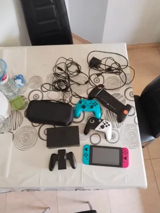 Nintendo Switch con 2 mandos y más cosas