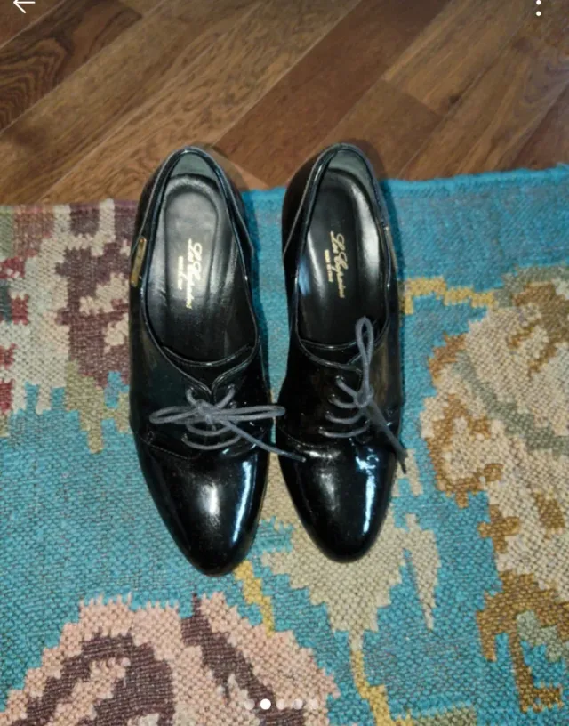 Scarpe con tacco Les Copains vernice nere