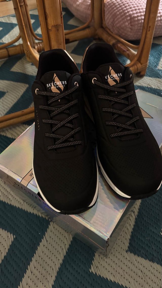 Zapatillas Skechers Uno Shimmer Away T39.5 nuevas