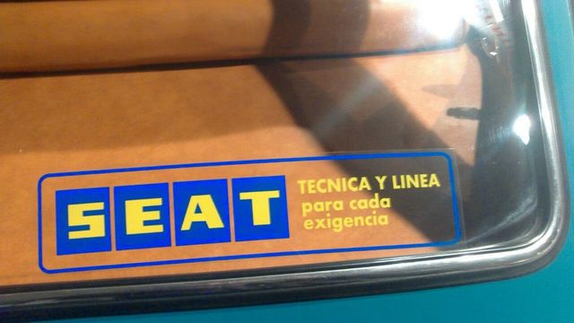 Adhesivo pegatina SEAT 600,850,124,127,1430