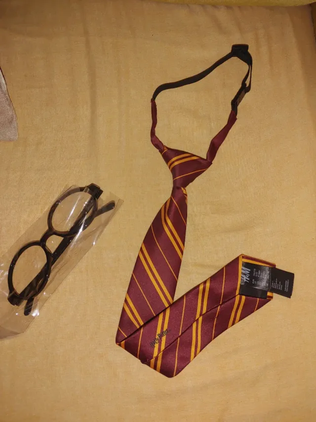 Corbata Harry Potter H&M y Gafas