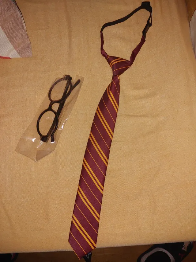 Corbata Harry Potter H&M y Gafas