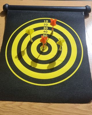 Diana magnética con dardos