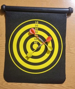 Diana magnética con dardos