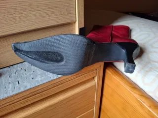 Botines de piel negros y rojos