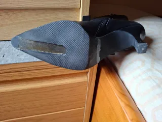 Botines de piel negros y rojos