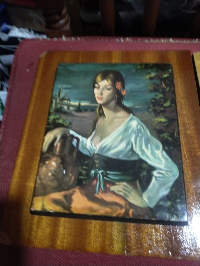 Cuadro mujer con cántaro 25x25cm madera