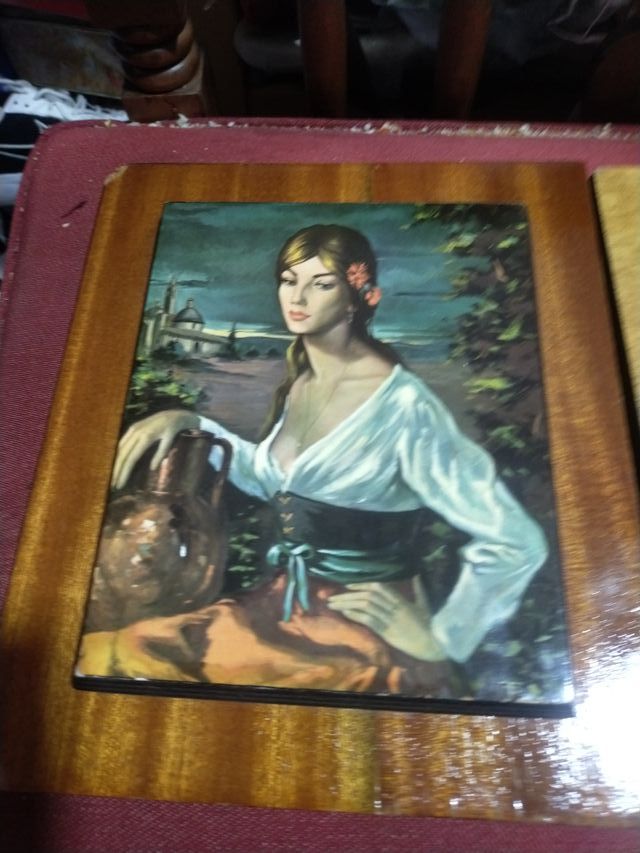 Cuadro mujer con cántaro 25x25cm madera