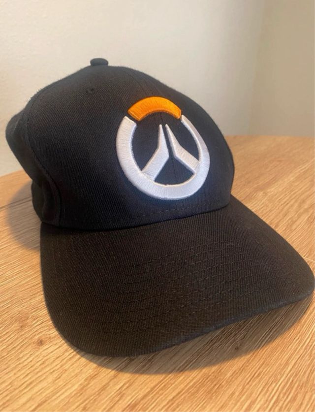 Gorra Overwatch Negra con Logo Naranja