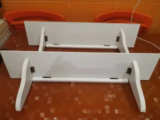 2 Baldas de madera 2€ cada una.