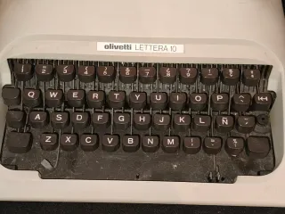 Macchine da scrivere Olivetti Lettera 10 e Studio