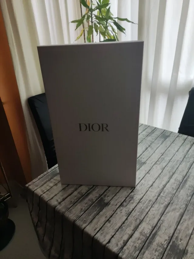 Scatola regalo Dior grigia