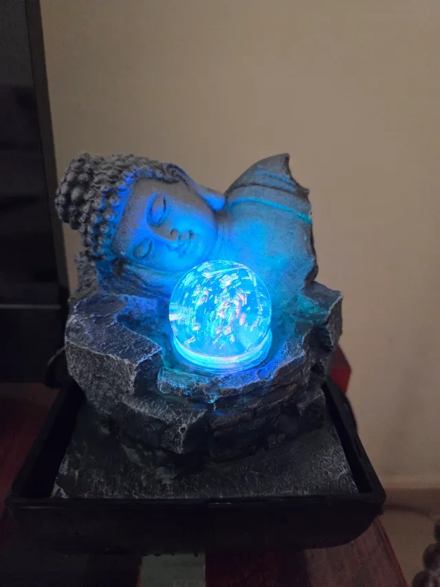 Fuente Buda con cristal y luces LED