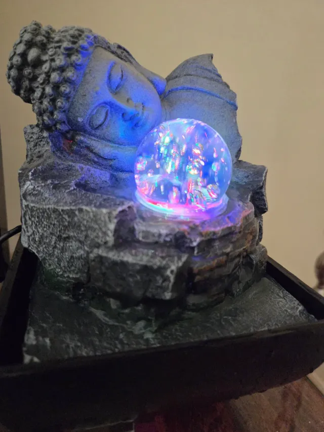 Fuente Buda con cristal y luces LED