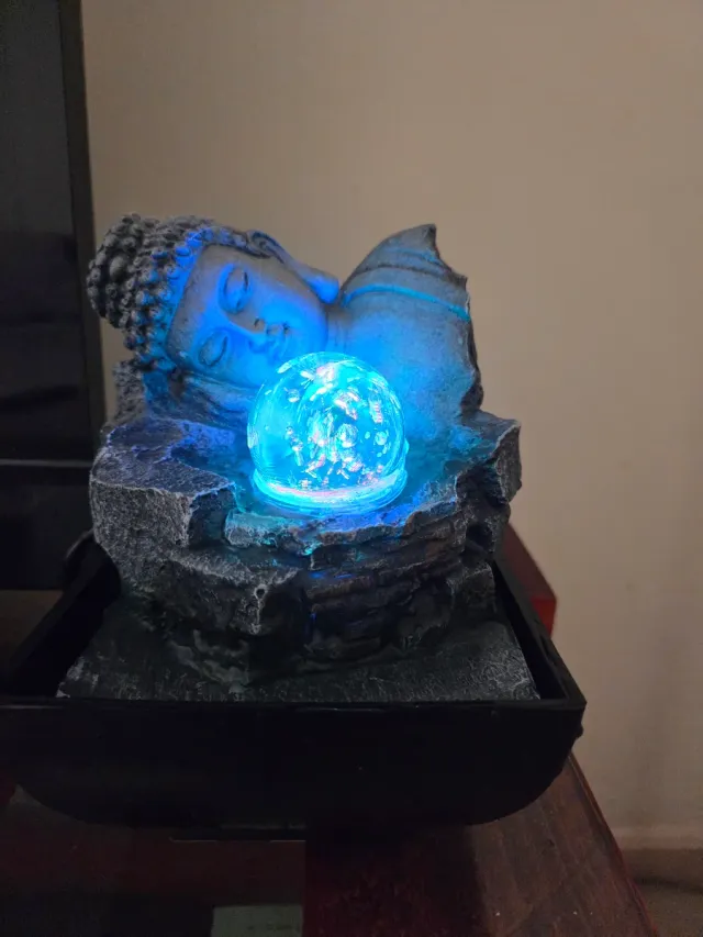 Fuente Buda con cristal y luces LED