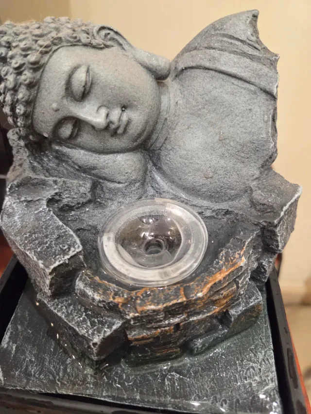 Fuente Buda con cristal y luces LED