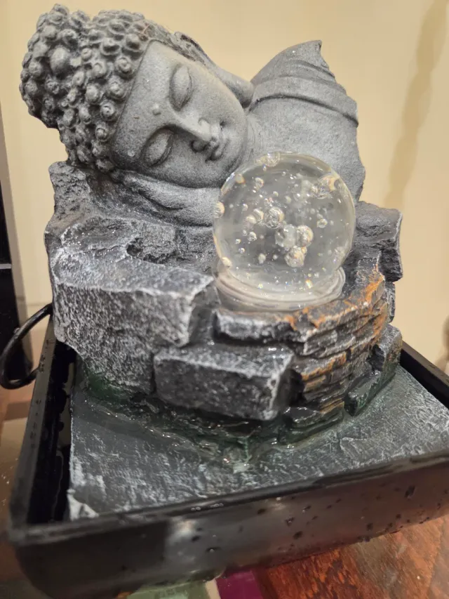 Fuente Buda con cristal y luces LED