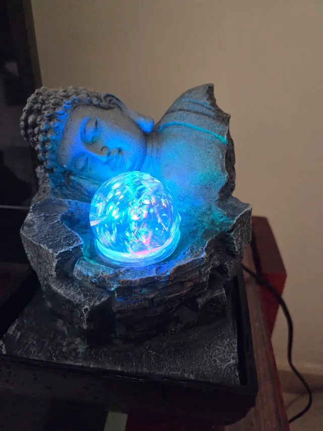 Fuente Buda con cristal y luces LED