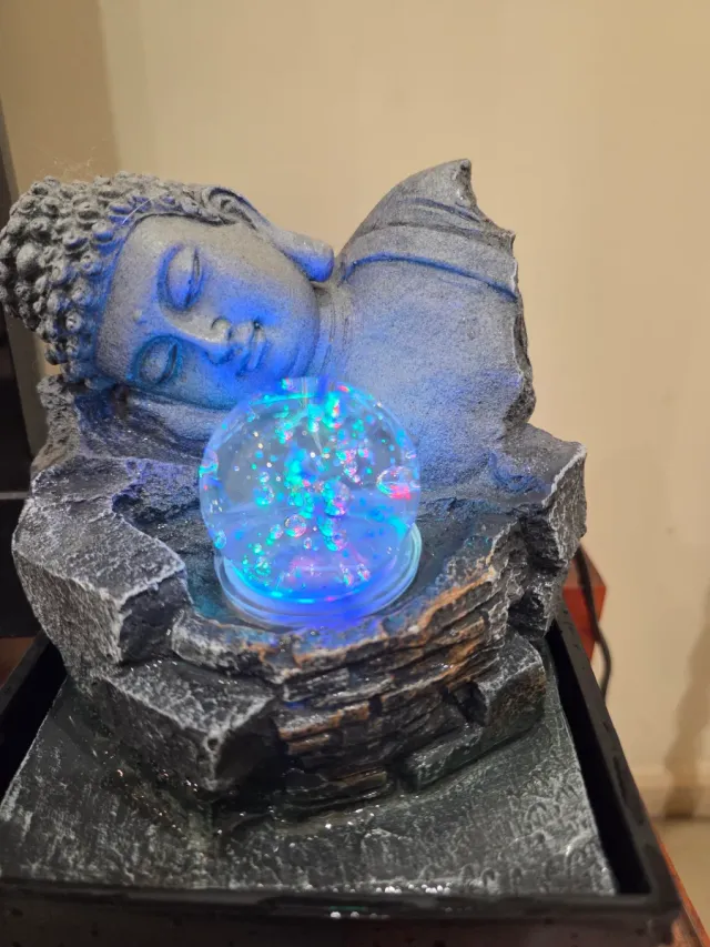 Fuente Buda con cristal y luces LED